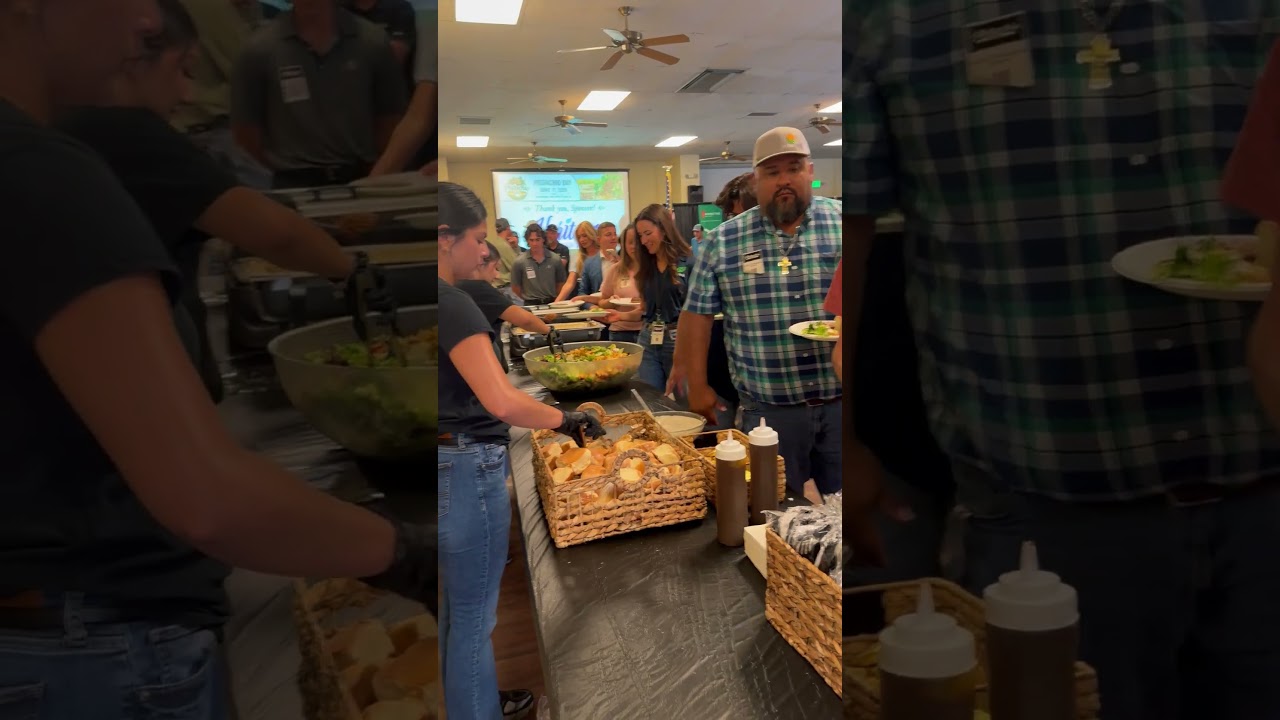 Pistachio Day attendees share a meal between sessions.